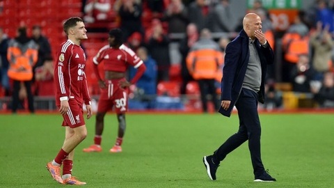 Liverpool vẫn mạnh nhưng hỗn loạn và bất ổn